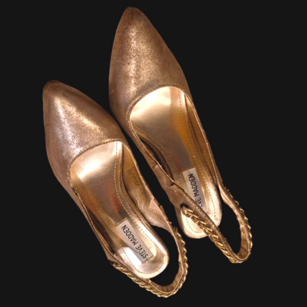 Steve Madden Gold pumps with cool chain